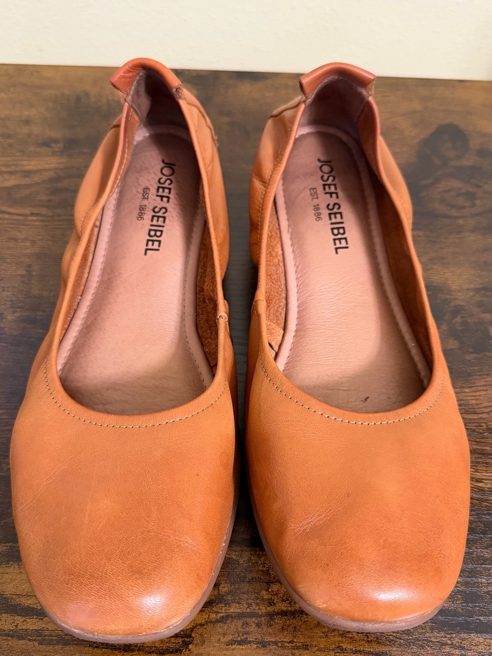 Josef Seibel Leather Flats - size 40 ( 9 to 9 1/2 in USA)